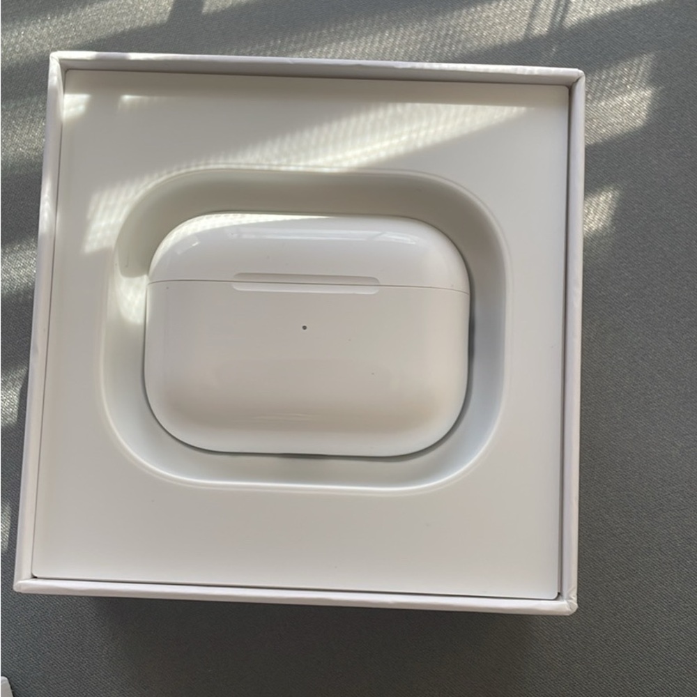 White Wireless Earbuds Charging Case